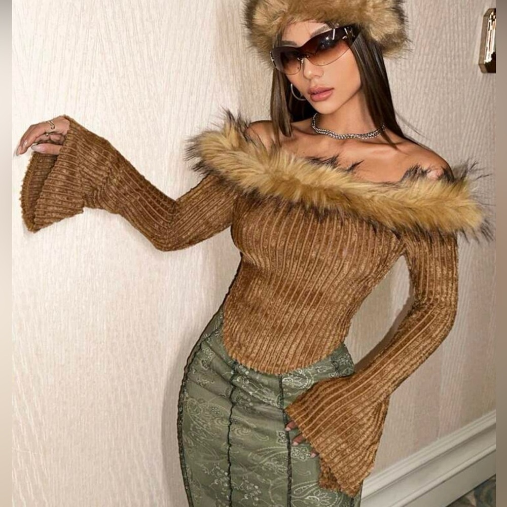 ✨💜 Women’s ICON Y2K Grunge Faux-Fur Off-Shoulder Crop Top 💜✨